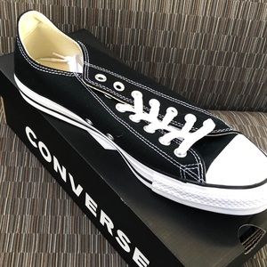 NWT Low top converse!!